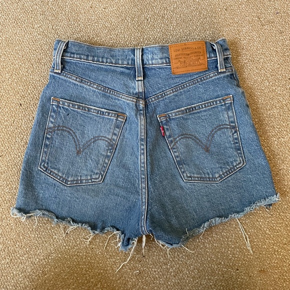 Levi’s Ribacage Short - Picture 1 of 5